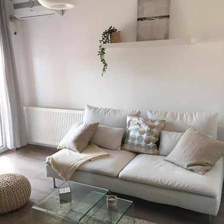 River Apartment Paracin Luaran gambar
