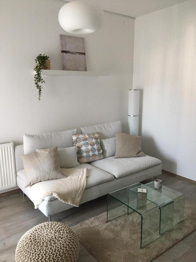River Apartment Paracin Luaran gambar